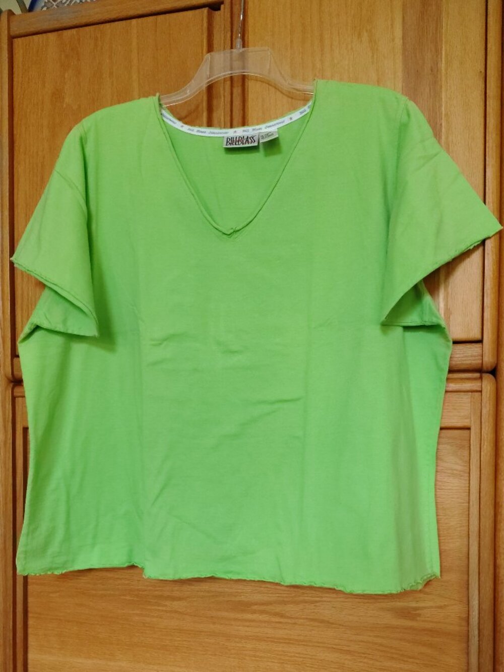 BILL BLASS BRIGHT GREEN V NECK SHORT SLEEVE T SHIRT IN PLUS SIZE 3X